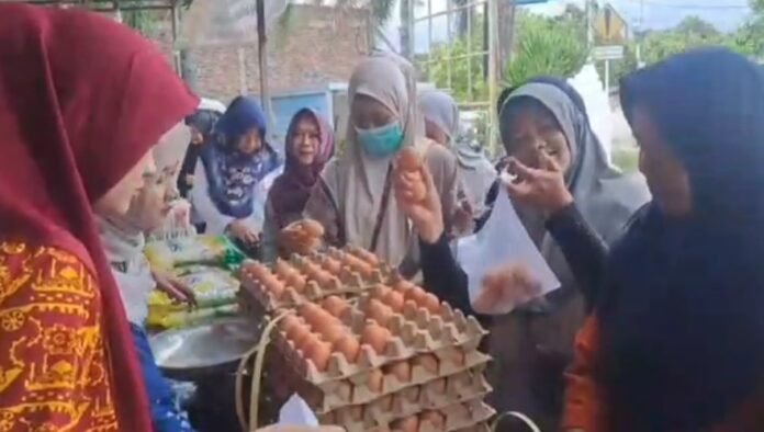 Dinas Perindustrian dan Perdagangan Kota Cilegon kembali menggelar operasi pasar murah di Kelurahan Tamanbaru, Cilegon (Bantentv.com/ Ali)