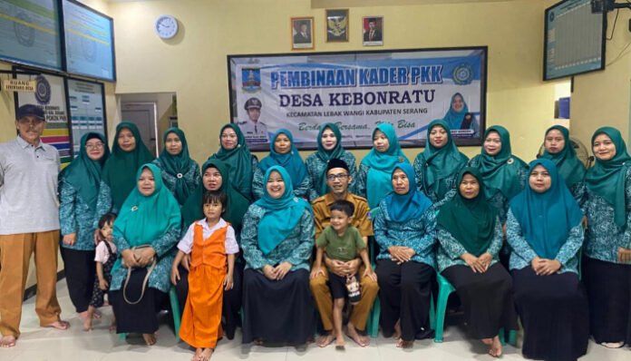 Tim Penggerak Pemberdayaan Kesejahteraan Keluarga (TP PKK) Desa Kebonratu, Kecamatan Lebak Wangi, Kabupaten Serang menggelar pembinaan kader