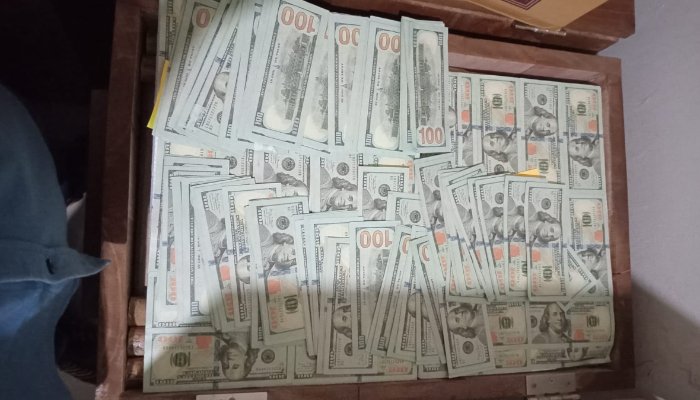 Barang bukti uang dolar palsu yang berjhasil disita Direskrimum Polda Banten.