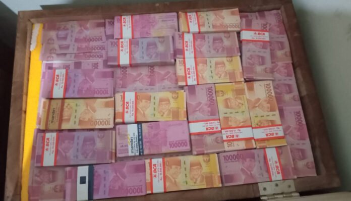 Barang bukti uang rupiah palsu yang berjhasil disita Direskrimum Polda Banten.