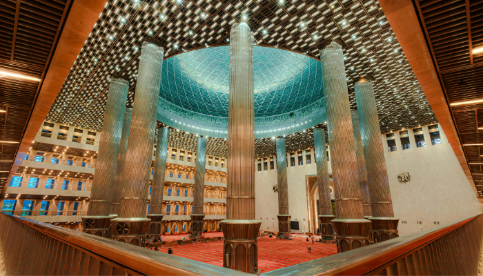 Jadwal salat. Interior Masjid Istiqlal Jakarta (Pexels)