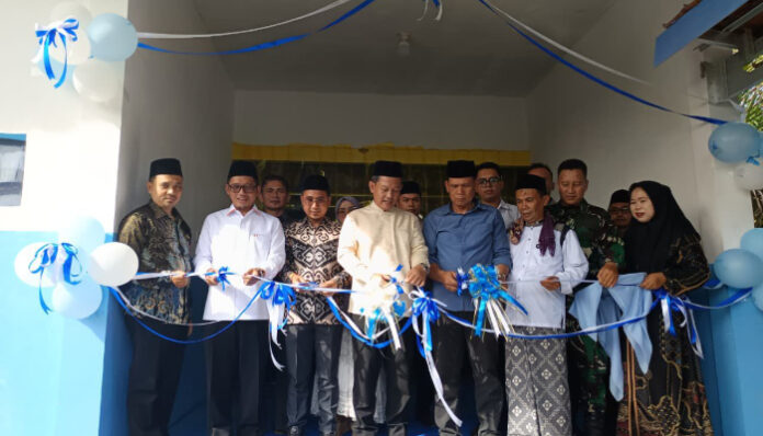 Wakil Bupati Serang Najib Hamas motong pita (Foto : Riki/Banten TV)