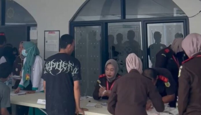 330 Warga Binaan Rutan Serang Ikuti Pemeriksaan Kesehatan dari RS Adhyaksa.