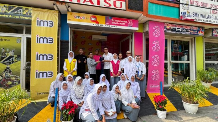 Indosat Ooredoo Hutchison memperkenalkan pendekatan pembelajaran berbasis praktik melalui inisiatif Kios di SMK Walang Jaya (Bantentv.com/ Rangga)