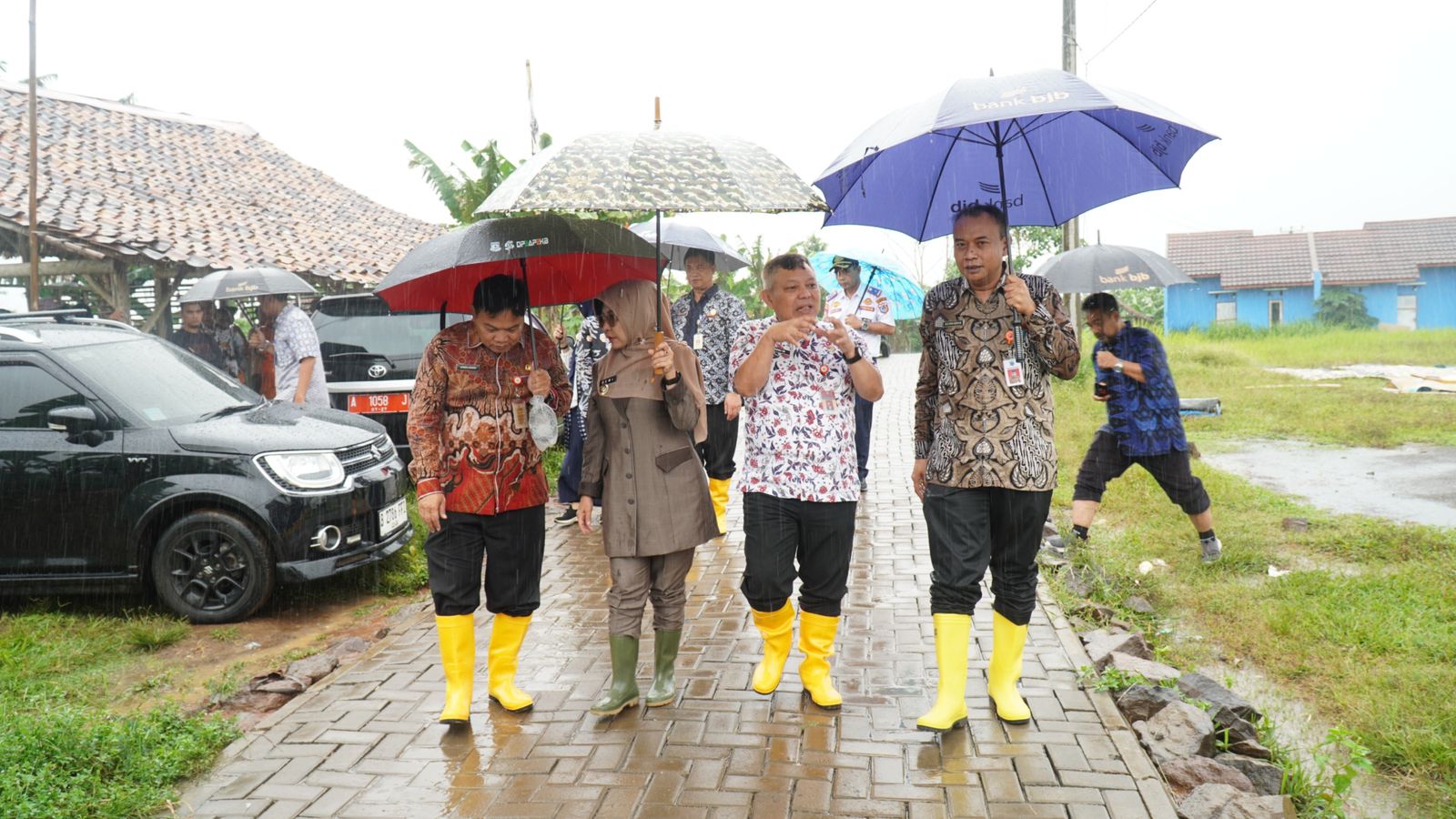 Peninjauan lapangan ke beberapa lokasi yang diusulkan sebagai titik pembangunan (Bantentv.com/ Rangga)