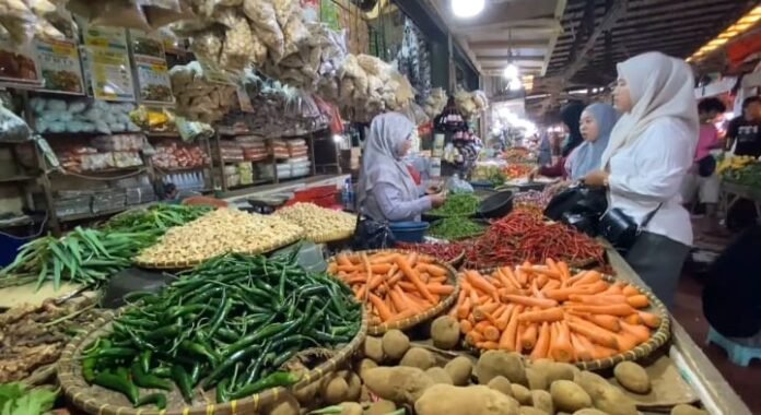 Komoditas pangan di Pasar Tradisional Rangkasbitung, Kabupaten Lebak, mulai mengalami kenaikan cukup signifikan (Bantentv.com/ Nano)