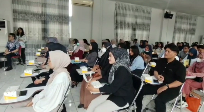 Disnaker Kota Cilegon melaksanakan penyuluhan bimbingan jabatan dan pra seleksi bagi puluhan pencari kerja pada Kamis, 13 November 2025 (Bantentv.com/ Ali)