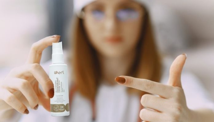 B ERL GlutaShine Deodorant Natural Spray, bikin kulit ketiak lebih cerah dan nyaman. (Foto Bantentv.com)
