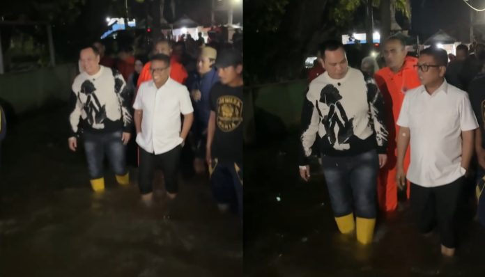 Gubernur Banten Andra Soni bersama Wali Kota Serang Budi Rustandi meninjau lokasi banjir di Kampung Priyayi, Kecamatan Kasemen, Kota Serang. (Foto: Bantentv.com)
