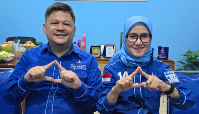 Ketua DPC Partai Demokrat Kabupaten Pandeglang, Fuhaira Amin (kiri) dan Ketua DPD Demokrat Provinsi Banten Iti Octavia Jayabaya (kanan). (Foto: Istimewa)