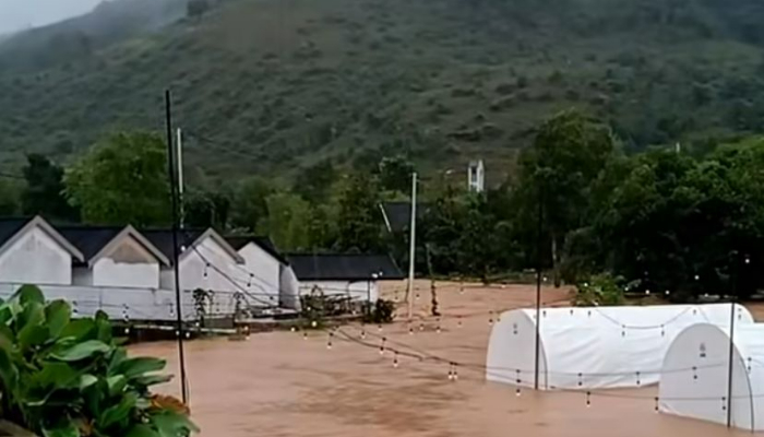 Hujan dengan intensitas tinggi di Kalsel menyebabkan banjir di beberapa wilayah (Instagram/ @wargananua)