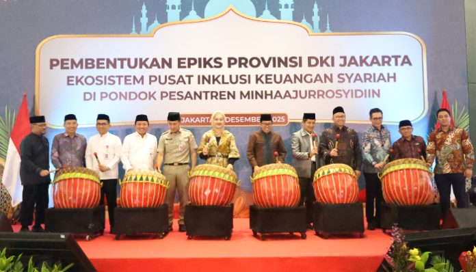 OJK bersama Pemerintah Provinsi DKI Jakarta, Kementerian Agama, dan Lembaga Jasa Keuangan (LJK) saat meresmikan pembentukan Ekosistem Pusat Inklusi Keuangan Syariah (EPIKS) di Pondok Pesantren Minhaajurrosyidiin, Jakarta Timur