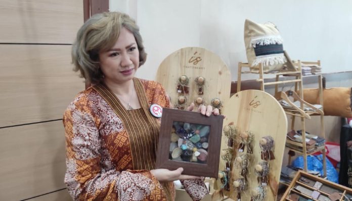 Ita Kania, owner dari Ita Stone Art Craft