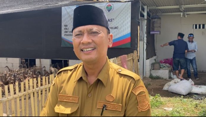 Kepala Desa Teras Ata Sumarta. (Foto: Bantentv.com)