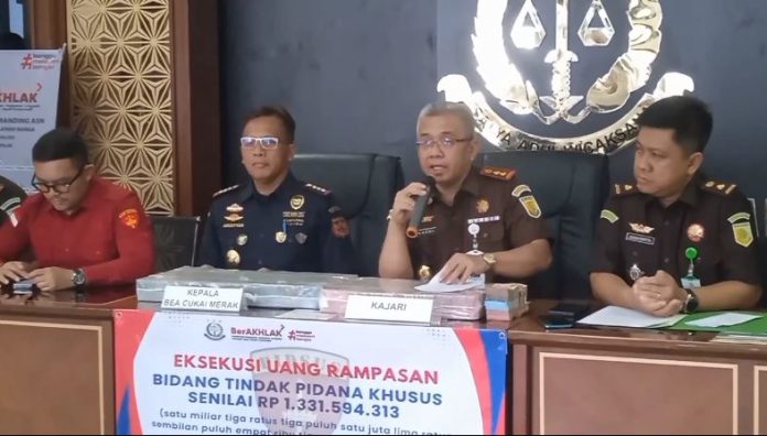 Kejari Lebak Eksekusi Uang Rampasan Rp1,3 Miliar dari Kasus Rokok Ilegal. (Foto: Bantentv.com)