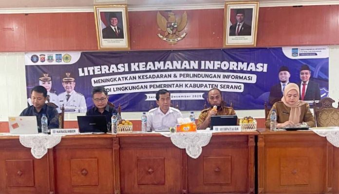 Kepala Diskominfosatik Sedang Berikan Sambutan