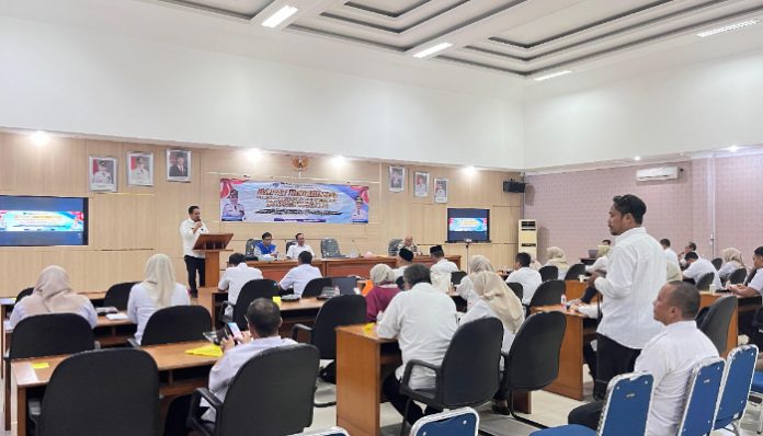 Kepala Diskomsantik TB. Nandar Suptandar dalam kegiatan Rakor Pejabat Pengelola Informasi dan Dokumentasi di Oproom Setda