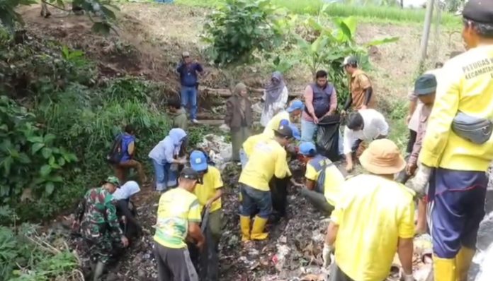 Kopisusu dan Kodim 0602 Serang Bersihkan Sungai dan Tanam Ribuan Pohon