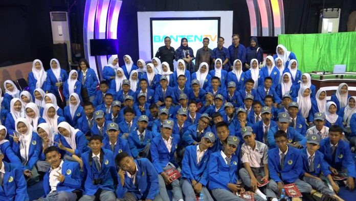 268 Siswa SMKN 14 Tangerang belajar dunia penyiaran di Banten TV (Bantentv.com)
