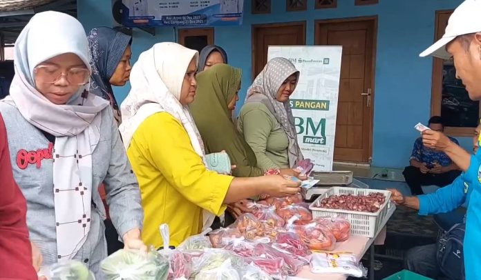 Operasi Pasar Murah di Anyer oleh Diskoumperindag Kabupaten Serang (Bantentv.com/ Riki)