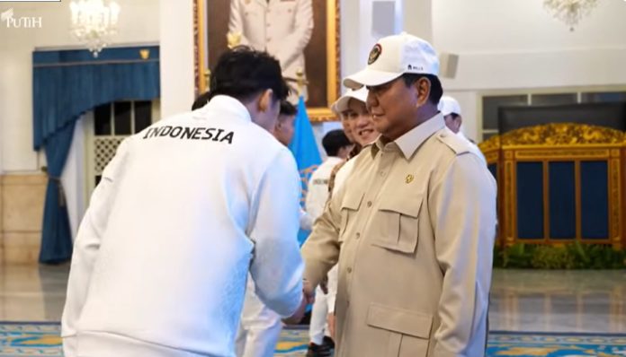 Presiden Prabowo Subianto melepas kontingen Indonesia Sea Games 2025, di Istana Negara, Jumat, 5 Desember 2025.