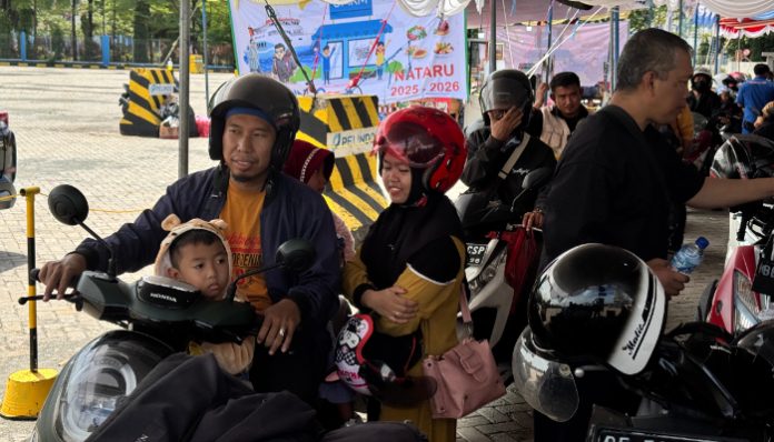 Hampir 2.000 kendaraan tercatat menyeberang ke Pulau Sumatera melalui Pelabuhan Ciwandan. (Fptp: Bantentv.com)