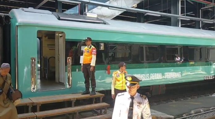 Layanan kereta khusus petani-pedagang dibuka untuk rute Merak–Rangkasbitung dan mulai berjalan efektif pada Senin, 1 Desember 2025 (Bantentv.com/ Nano)