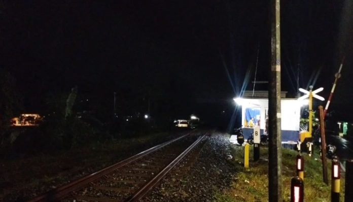 Rel Kereta Api Lokal Rangkasbitung-Merak