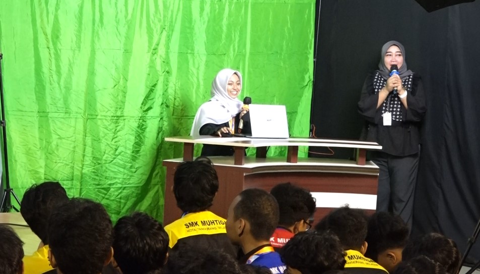 Ratusan siswa SMK Muhammadiyah 3 Tangsel belajar dunia siaran di Banten TV (Bantentv.com)