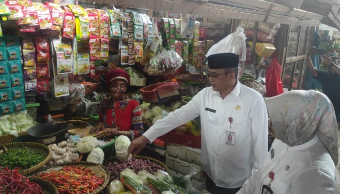 Ketua TPID Cilegon sekaligus Pelaksana Tugas Sekretaris Daerah Kota Cilegon, Aziz Setia Ade Putra. (Foto: Bantentv.com)