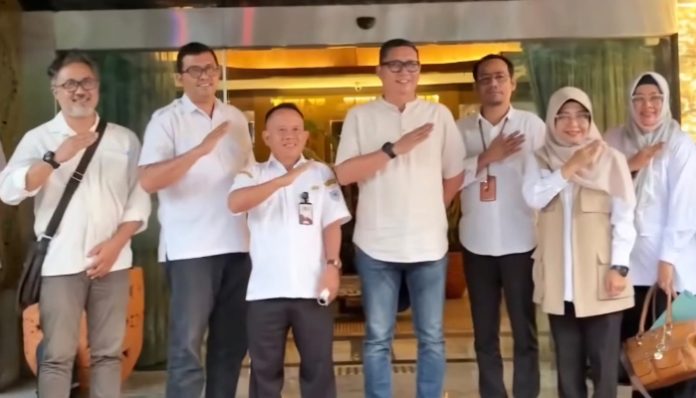 Bupati Dewi Setiani saat melakukan kunjungan kerja ke Kemensos RI (Foto: Istimewa)