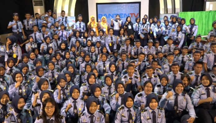 Siswa SMKN 10 Kabupaten Tangerang Berkunjung ke Banten TV