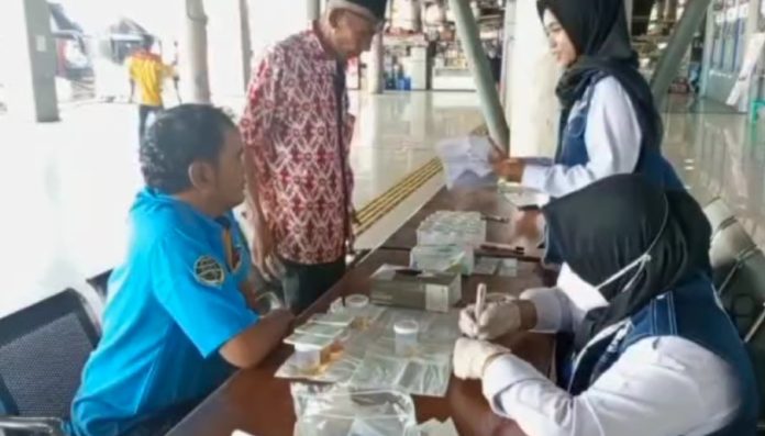 BNN Kota Cilegon cek urine puluhan awak transportasi (Bantentv.com/ Ali)
