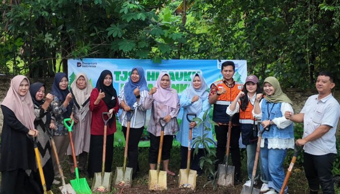 WIKA Serang Panimbang Tanam 100 Pohon di SDN Cimaung 4