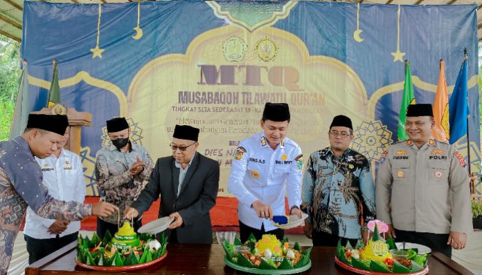 Wakil Bupati Iing saat membuka kegiatan Kick Off Dies Natalis ke-XXXVII Sekolah Tinggi Agama Islam (STAI) Syekh Manshur dan Musabaqah Tilawatil Qur’an (MTQ) di Kampus STAI Syekh Manshur