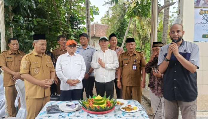 Wakil Bupati Serang potong tumpeng resmikan sumur bor di Desa Renged