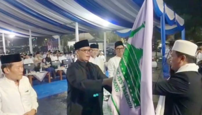 Wali Kota Serang Lantik Pengurus DKM Masjid Ats Tsauroh Periode 2025 - 2029