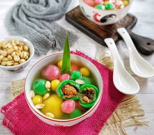 Wedang ronde bukan hanya minuman jahe biasa. (Foto: Pinterest)