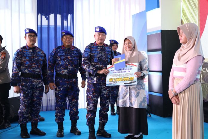 Ditpolairud Polda Banten memberikan bantuan sosial dan pendidikan di Mako Ditpolairud pada Senin, 1 Desember 2025 (Bantentv.com/ Imron)