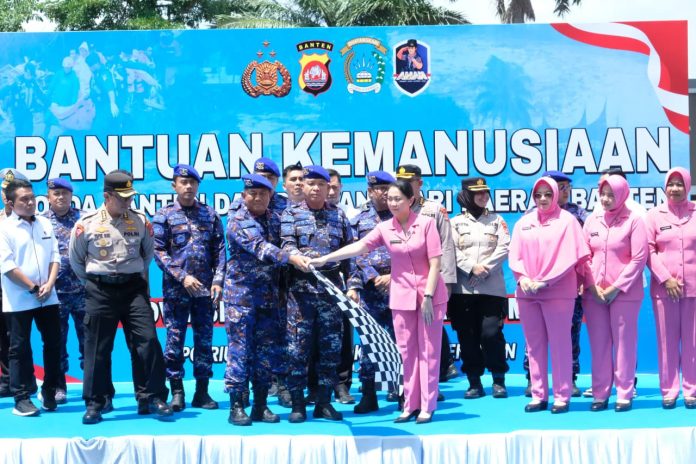 Polda Banten bersama Bhayangkari Daerah Banten memberangkatkan bantuan kemanusiaan untuk masyarakat Provinsi Aceh, Sumatera Utara, dan Sumatera Barat (Bantentv.com/ Imron)