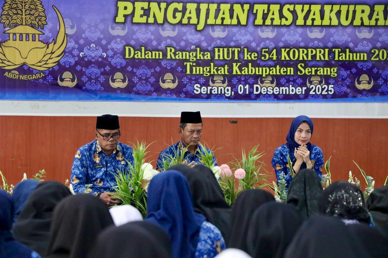 Bupati Serang, Ratu Rachmatuzakiyah saat Upacara pada Tasyakuran HUT ke-54 Korps Pegawai Republik Indonesia (Korpri) tingkat Kabupaten Serang (Bantentv.com/ Riki)