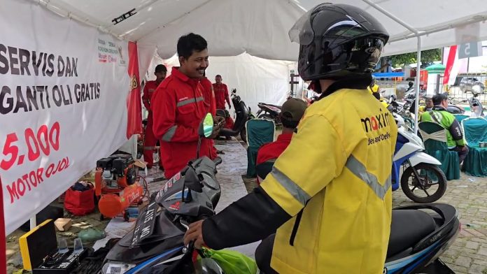 Driver ojol antusias ikuti servis motor gratis dari Baznas (Bantentv.com/ Rangga)