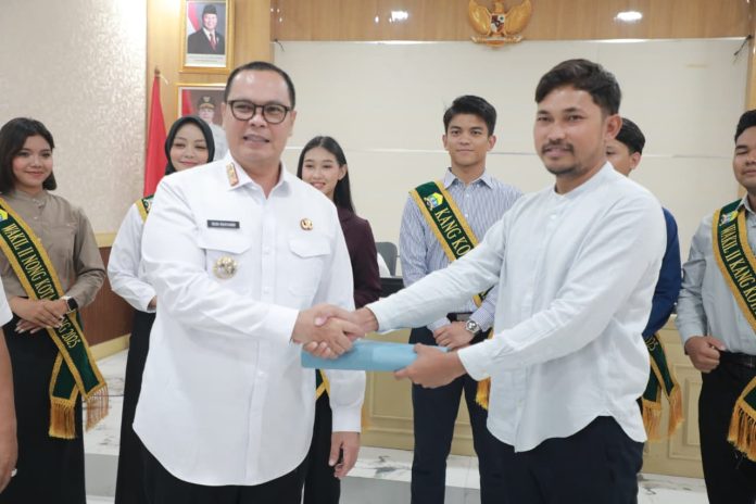 Budi Rustandi mendorong Kang Nong 2025 untuk gencar mempromosikan wisata lokal (Bantentv.com/ Jaya)