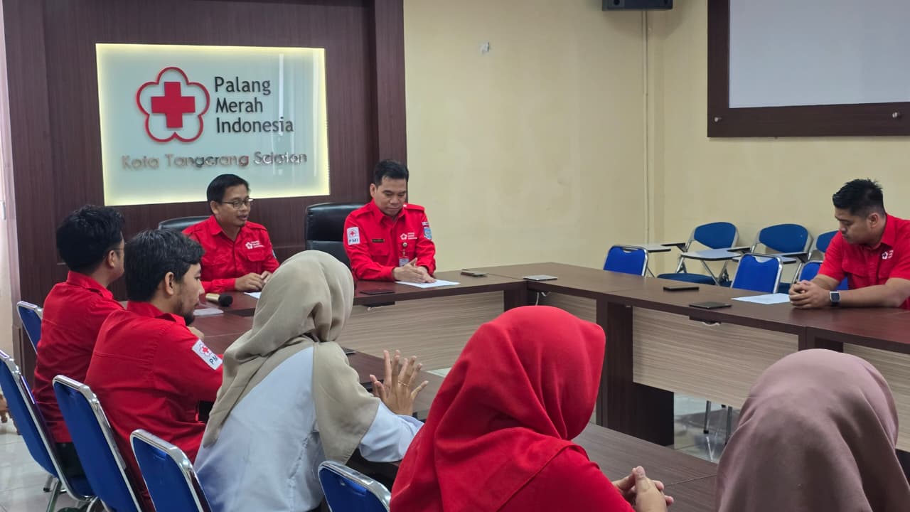 PMI Tangsel memberangkatkan dua relawan untuk membantu korban banjir di Sumatera (Humas PMI Tangsel)