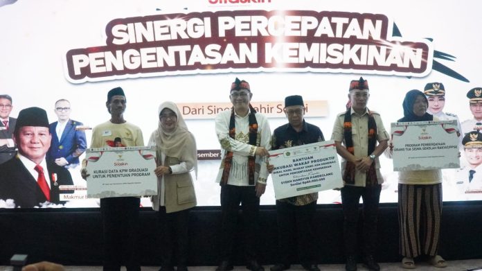 Kepala BP Taskin beserta Bupati Pandeglang saat foto bersama launching program SiTaskin (Bantentv.com/ Rangga)