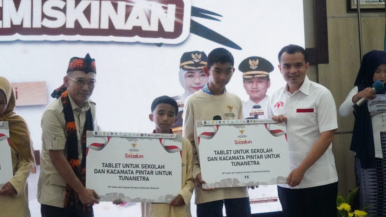 Kepala BP Taskin beserta Bupati Pandeglang saat foto bersama launching program SiTaskin (Bantentv.com/ Rangga)