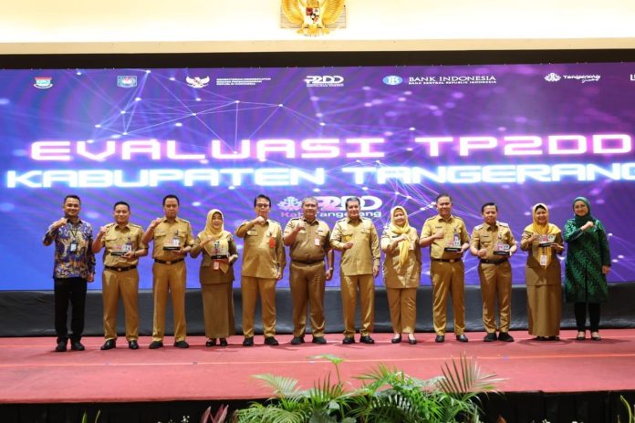 Kegiatan Evaluasi Tim Percepatan dan Perluasan Digitalisasi Daerah (TP2DD) pada Senin, 8 Desember 2025, di Royal Palem Hotel, Cengkareng (Bantentv.com)