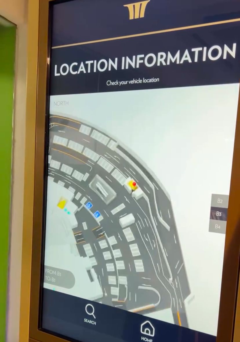 “Find My Vehicle” mesin berteknologi tinggi pencari kendaraan yang ada di Marina Bay Sands, Singapura (Instagram/@zarinayu_cocodamia)