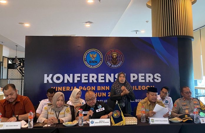 Kepala BNN Kota Cilegon Raden Bogie Setia Perwira Nusa saat memaparkan evaluasi kinerja P4GN (Bantentv.com/ Ali)