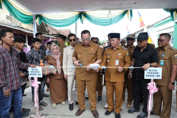 Budi Rustandi menargetkan betonisasi jalan kecamatan tuntas di 2027 (Bantentv.com/ Jaya)